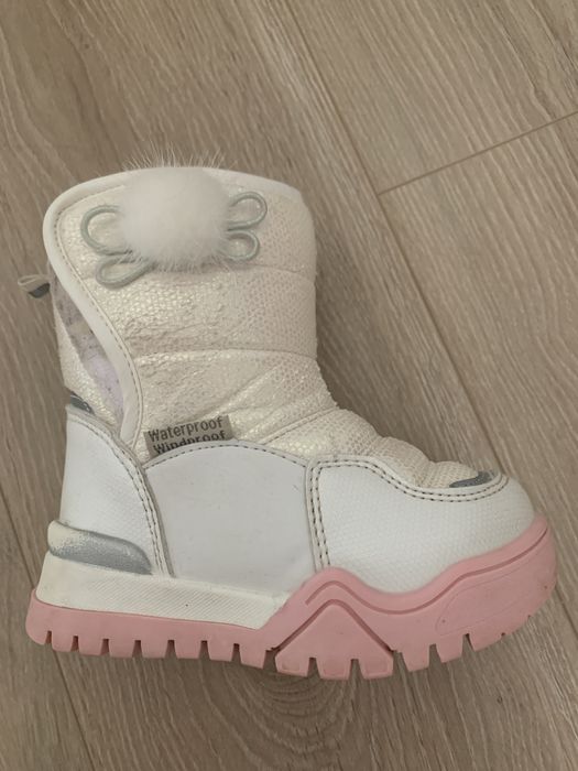 Продам зимние ботинки для девочки