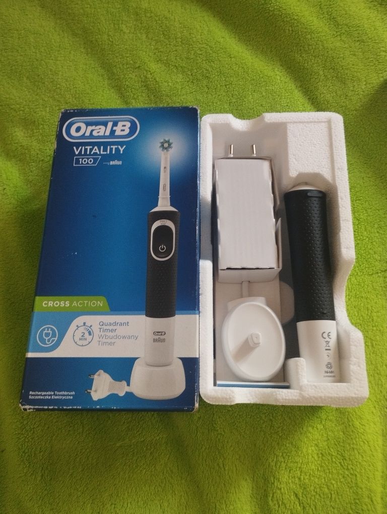 Продам електричну зубну щітку Oral-b VITALITY 100 Braun