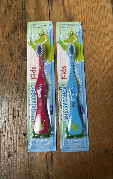 Szczoteczka do mycia zębów dla dzieci Oriflame Optifresh 2 sztuki
