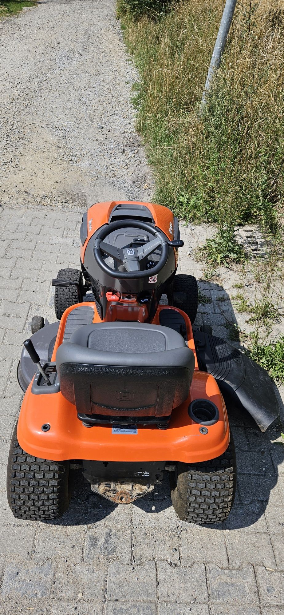 Traktorek koszący Husqvarna yth21k46 wyrzut boczny i kosz