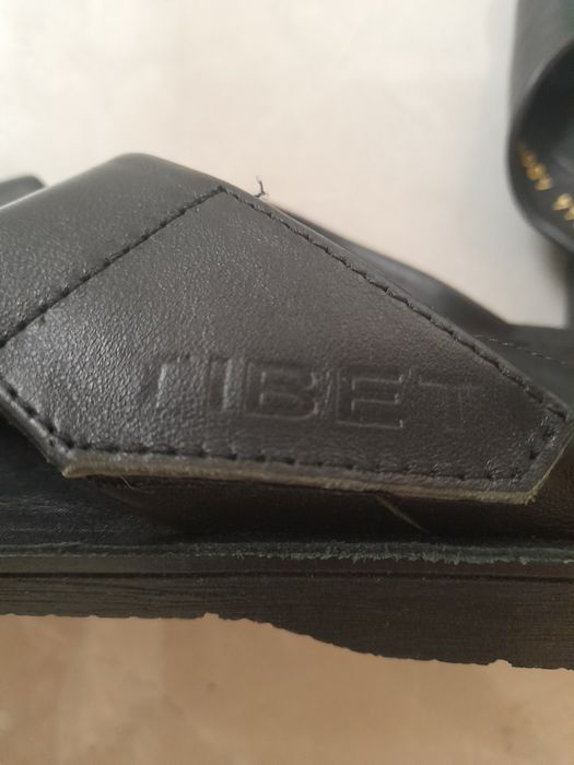 Шльопанці чоловічі шкіряні Tibet (р.40), жилет