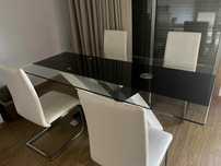 Mesa com 4 cadeiras