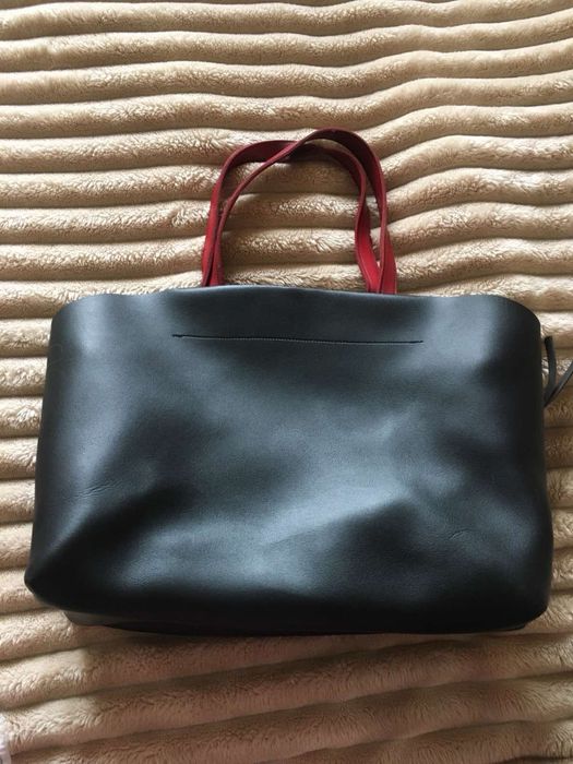 Вместительная черная сумка