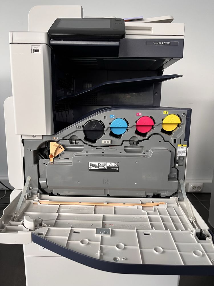 Impressosa Xerox Versalink C7020/C7025 Usada em Estado como Novo