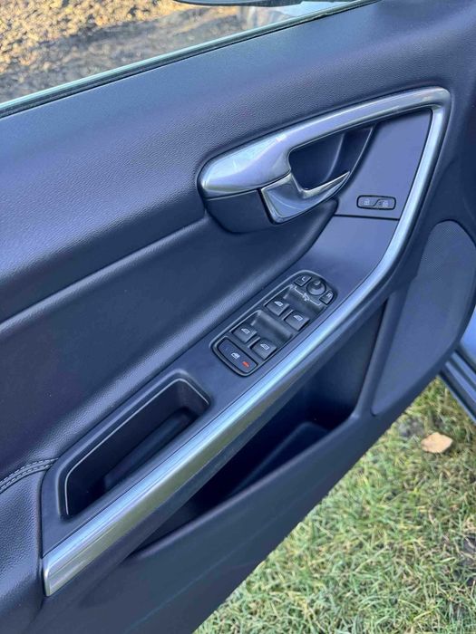 Volvo V60 I Facelifting 2.0 D2 DRIVE-E WEBASTO