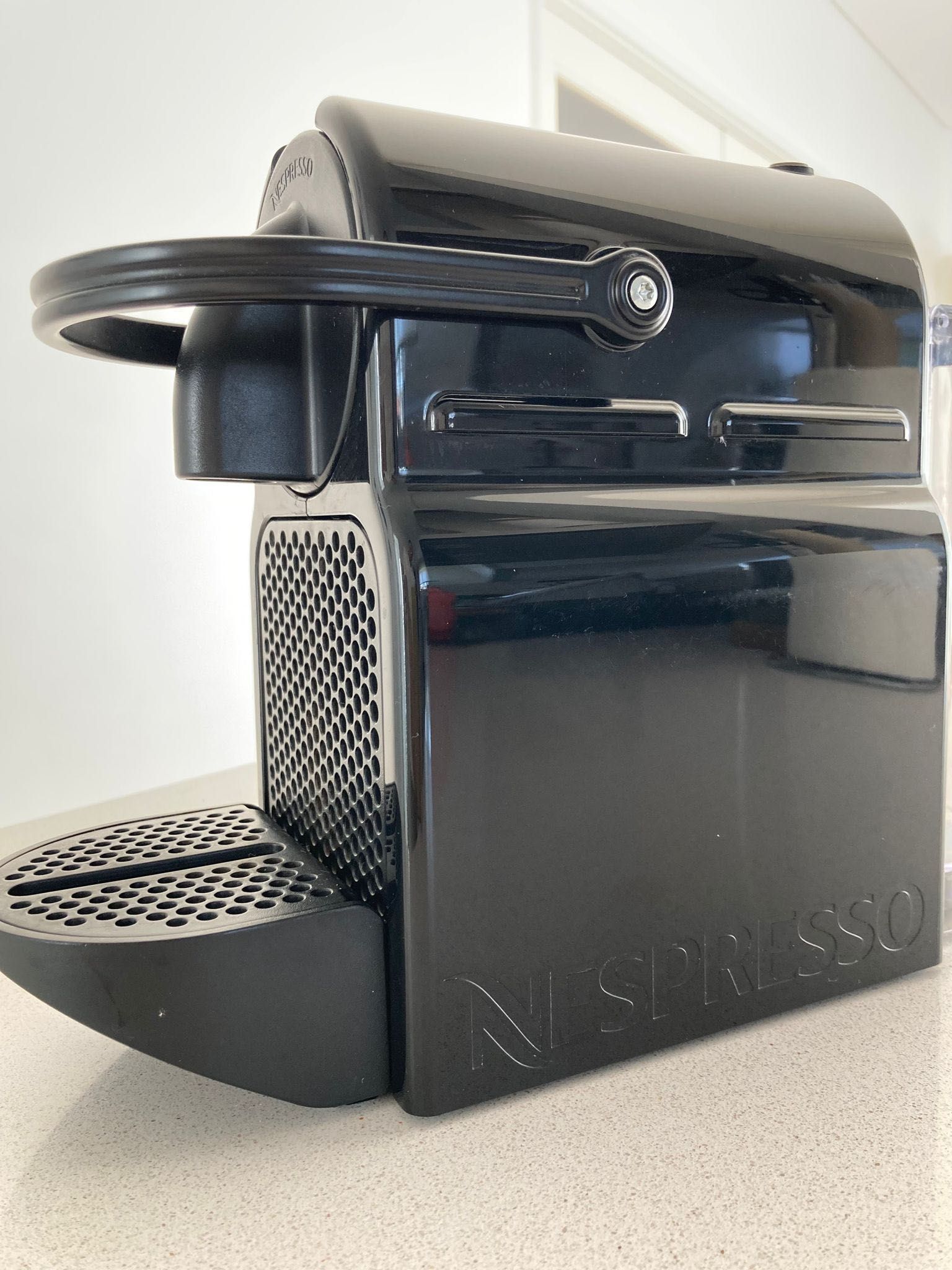 Máquina de café – Modelo Nespresso Inissia Black