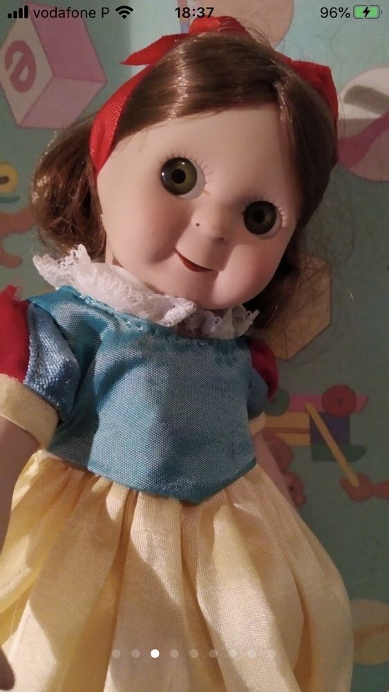 Boneca Googly em porcelana branca de neve