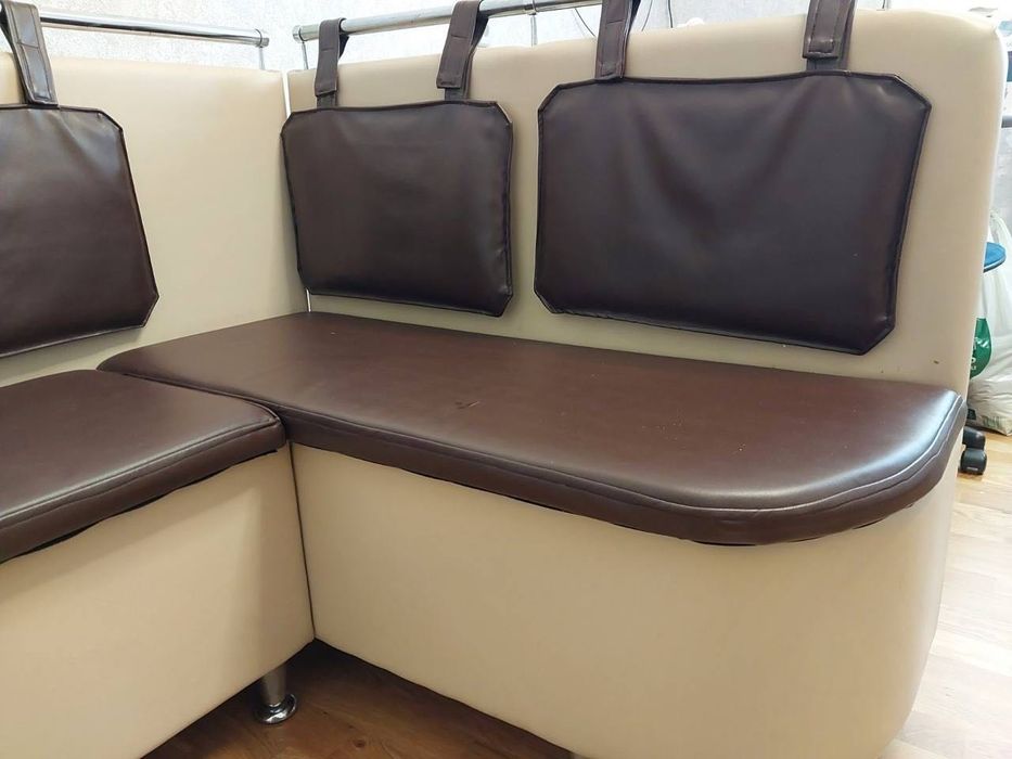 Кухонний куточок зі шкірозамінника