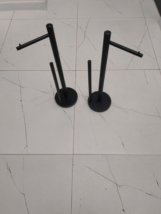 Stojaki na papier toaletowy