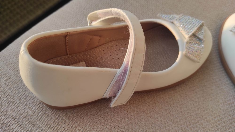 Piękne białe balerinki