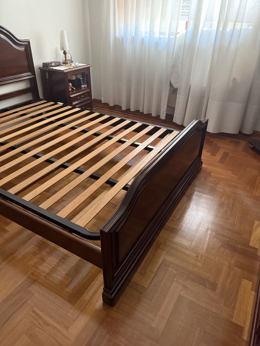 Cama em madeira 140x185