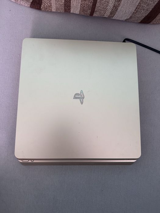 Плейстейшн 4 слім