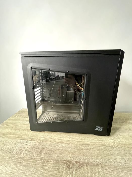 Продам корпус, цілий, з 3 кулерами. Блок живлення знизу