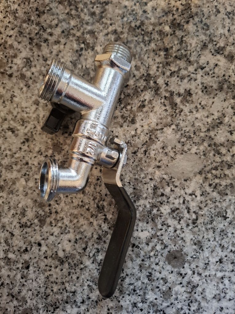 Torneira duas saídas