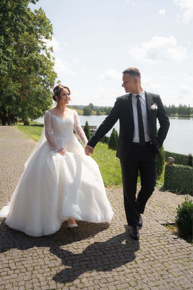 Весільна Сукня зі шлейфом