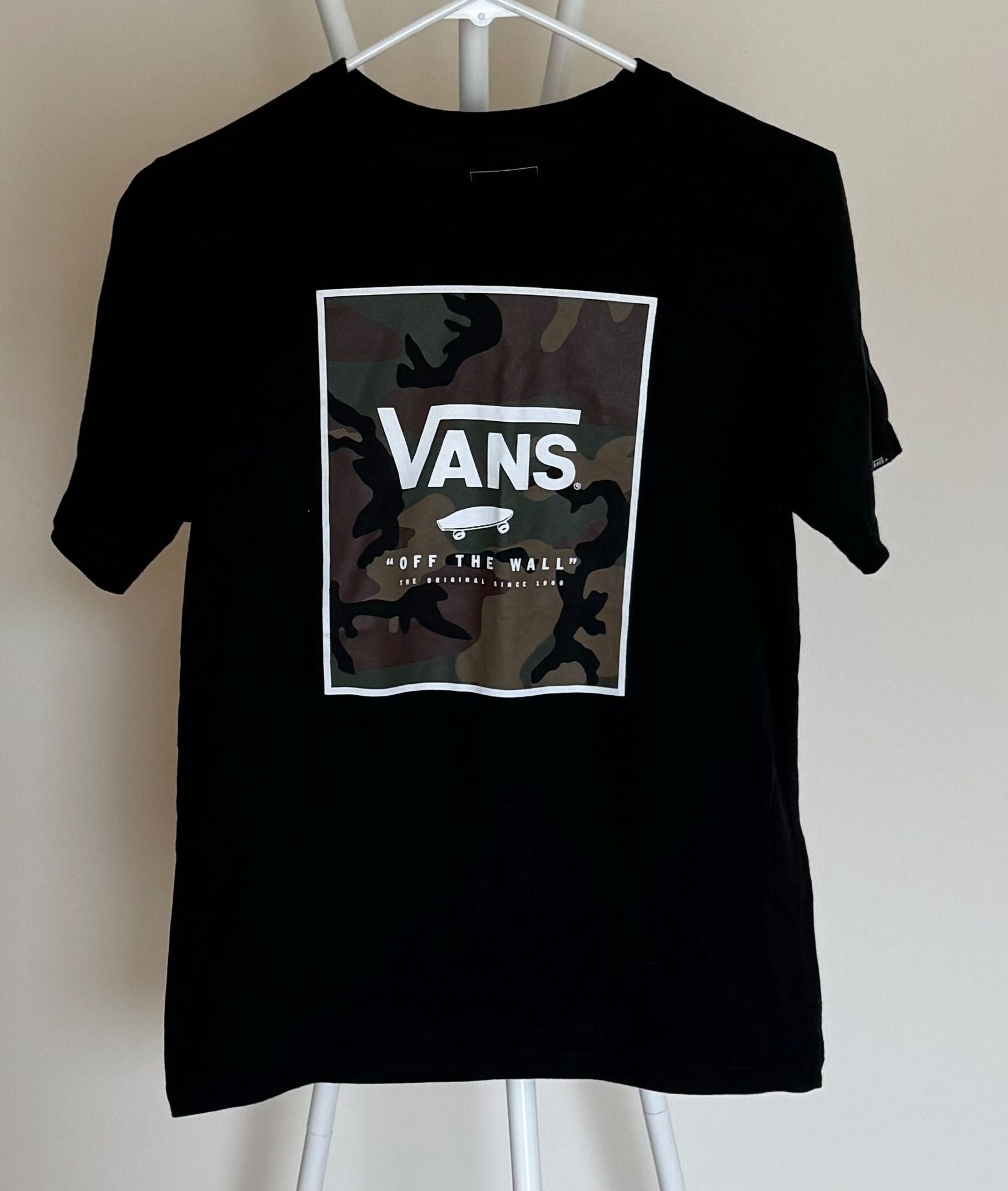 Młodzieżowa koszulka sportowa z USA firmy Vans