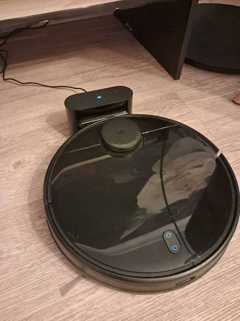 Robot sprzątający z funkcją  mopowania używany stan idealny