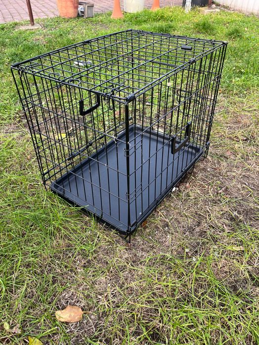 Czarna klatka dla psa
