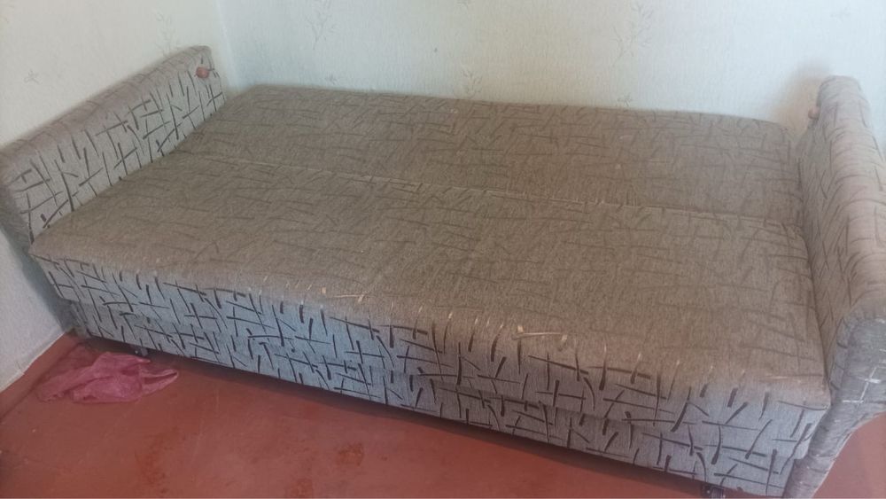 Прода диван и два кресла.