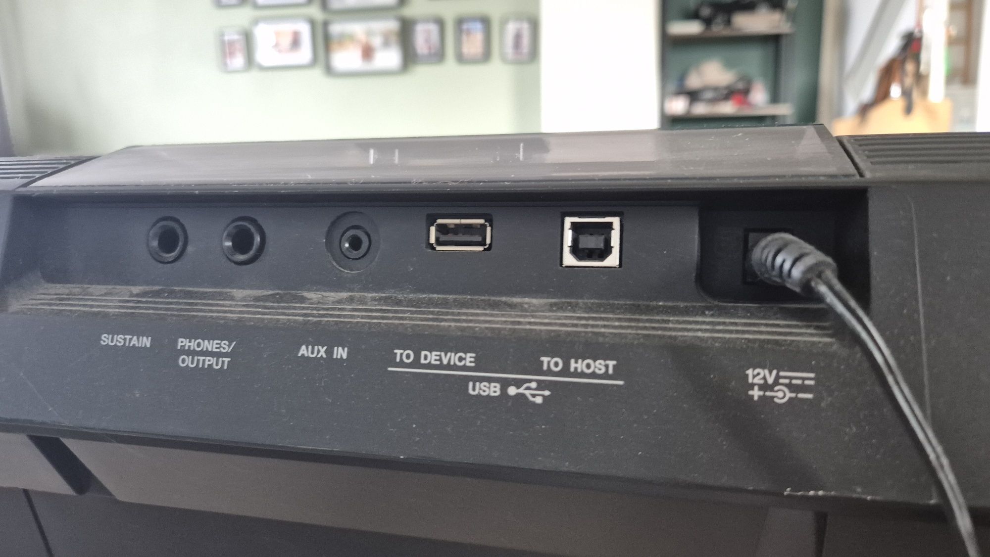 Sprzedam Yamaha PSR463 E ze stojakiem i krzesełkiem