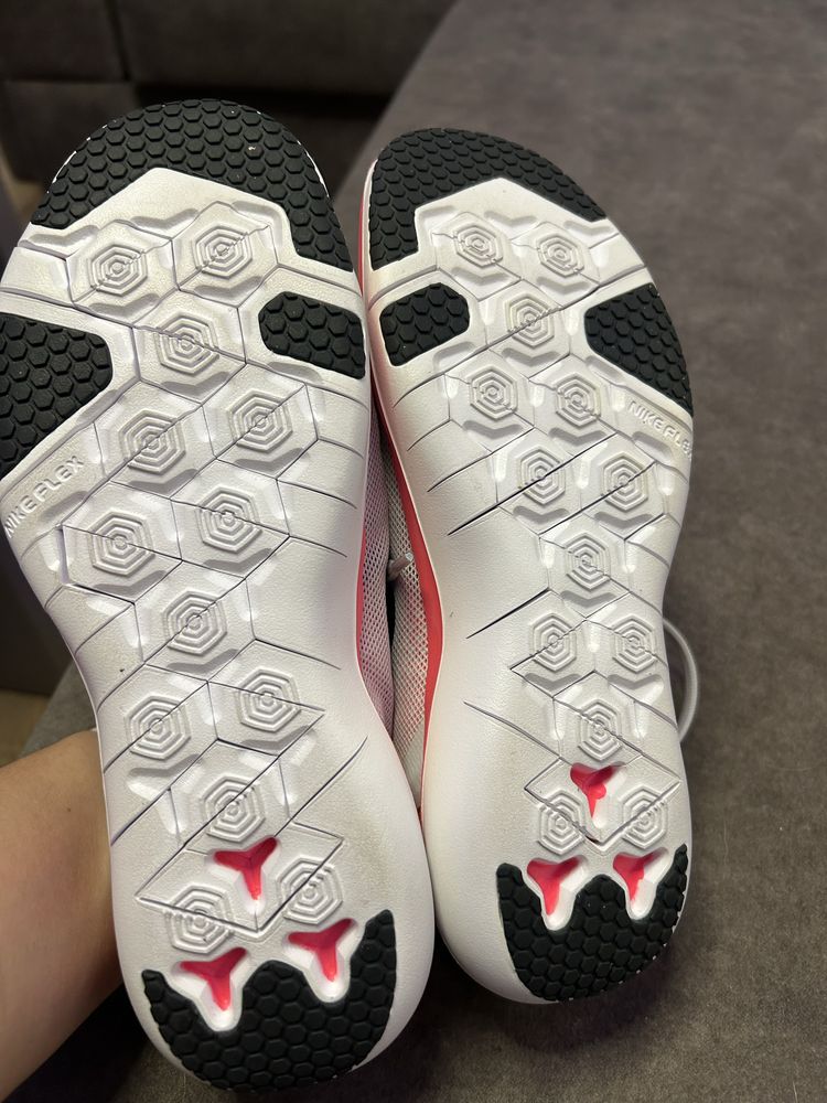 Nike Flywire Flex Supreme TR 5 r. 38,5