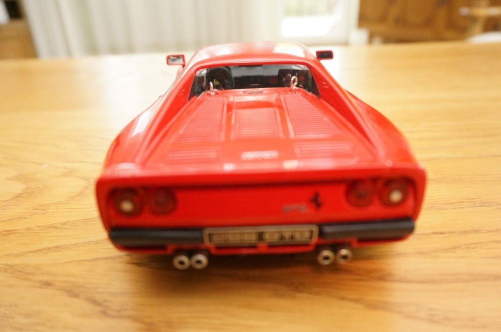 Ferrari 288 GTO Hot Wheels Elite 1:18