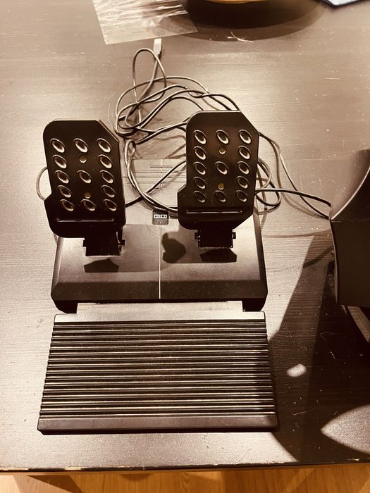 Volante e Pedais / Gran Turismo Sport PS4