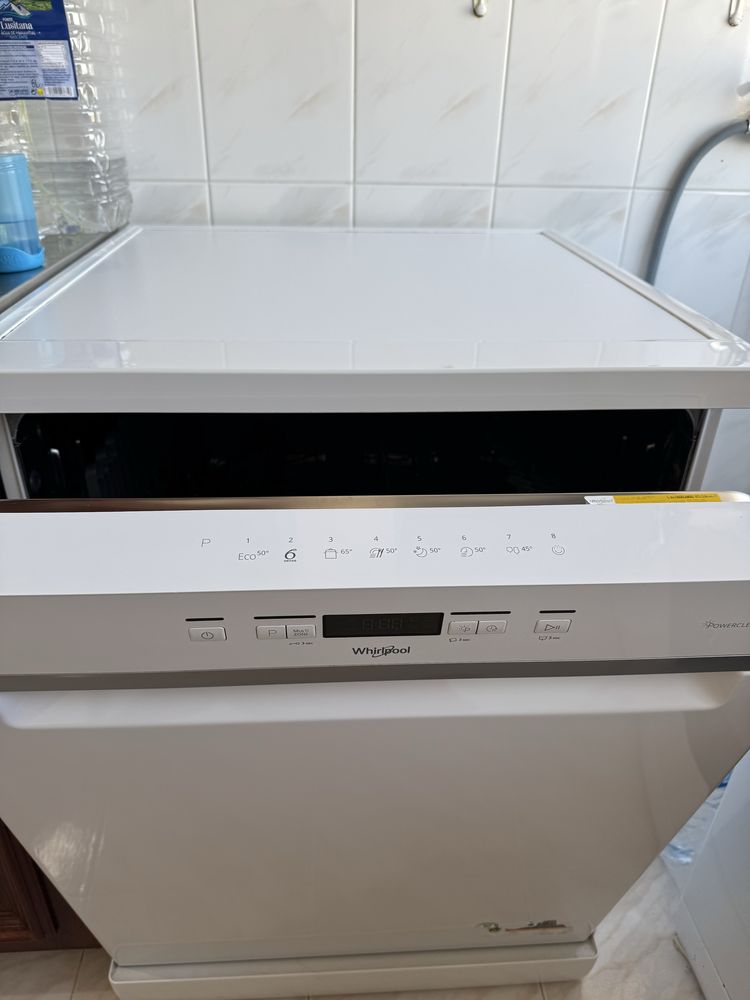 Maquina de louça super conservada.