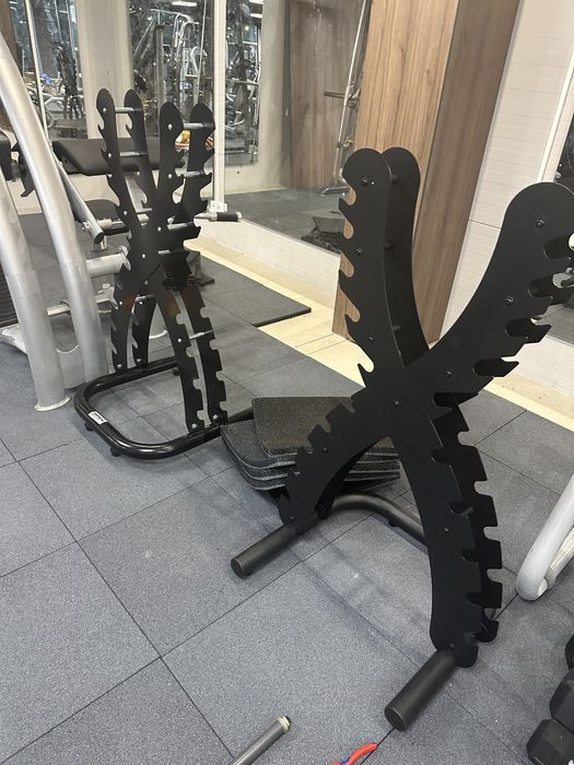 Тренажерный зал , стойки для гантелей 1-10 кг , гантельная горка