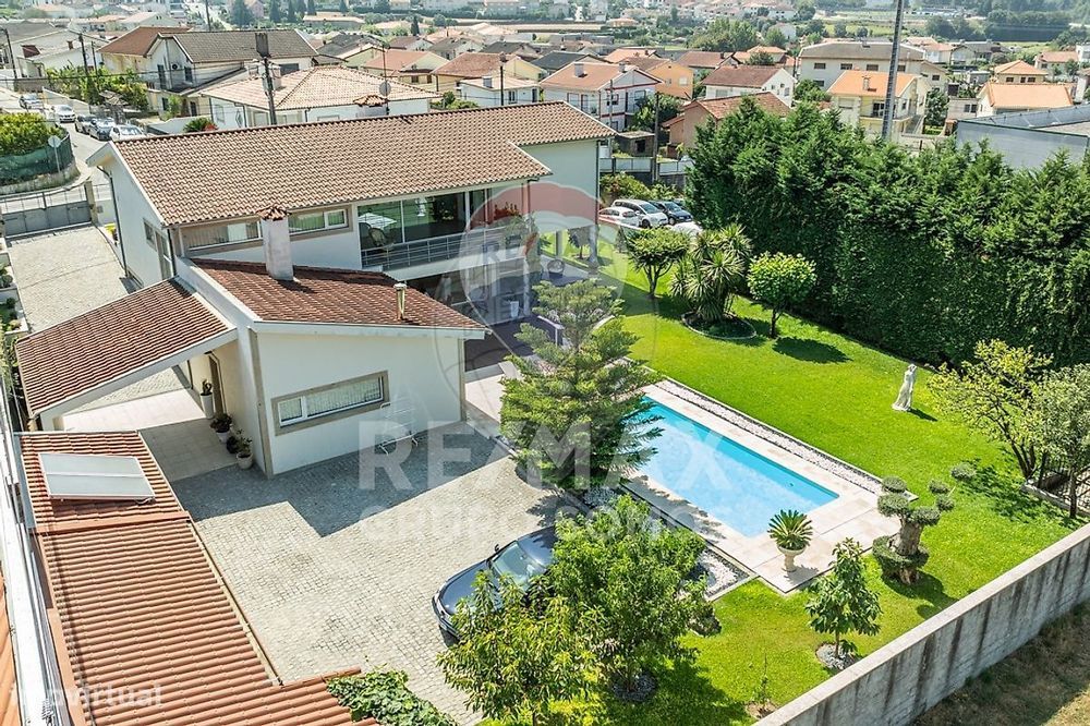 Moradia T4 para venda