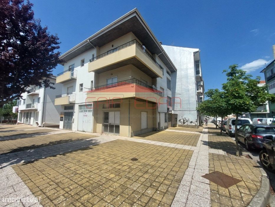 Armazém com 400 m2 junto ao Pingo Doce da Guarda Gare