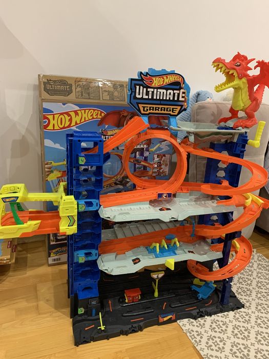 Легендарний гараж hot wheels