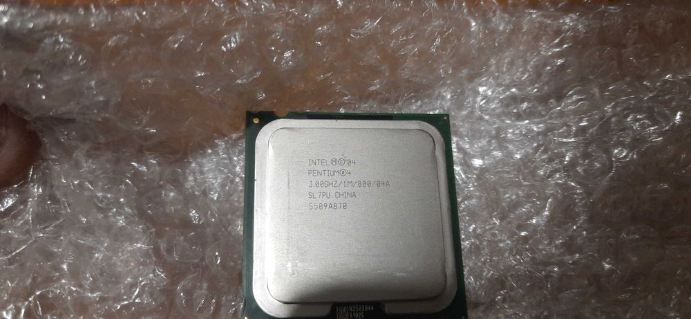 Процессор Intel Pentium 3000GHZ для компьютера.
