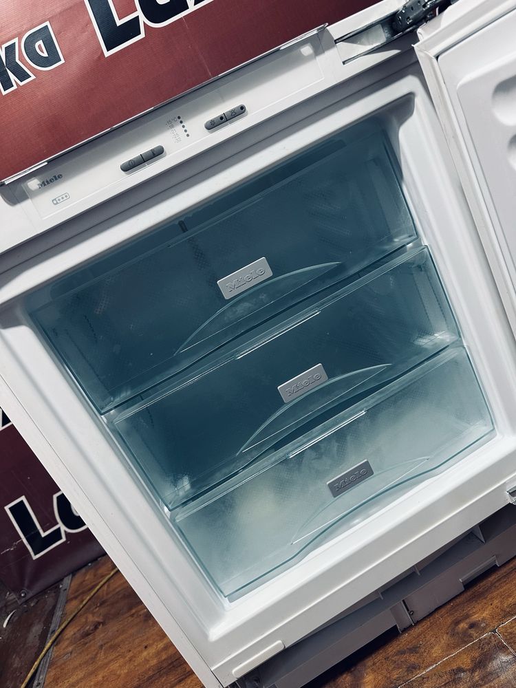 Морозильна камера Miele , під забудову , під столешню