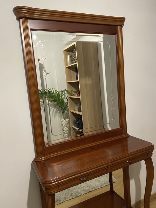 Móvel em mogno com espelho removível