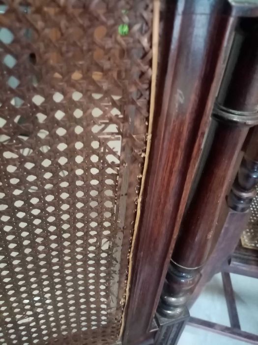 Mobiliario em palhinha.