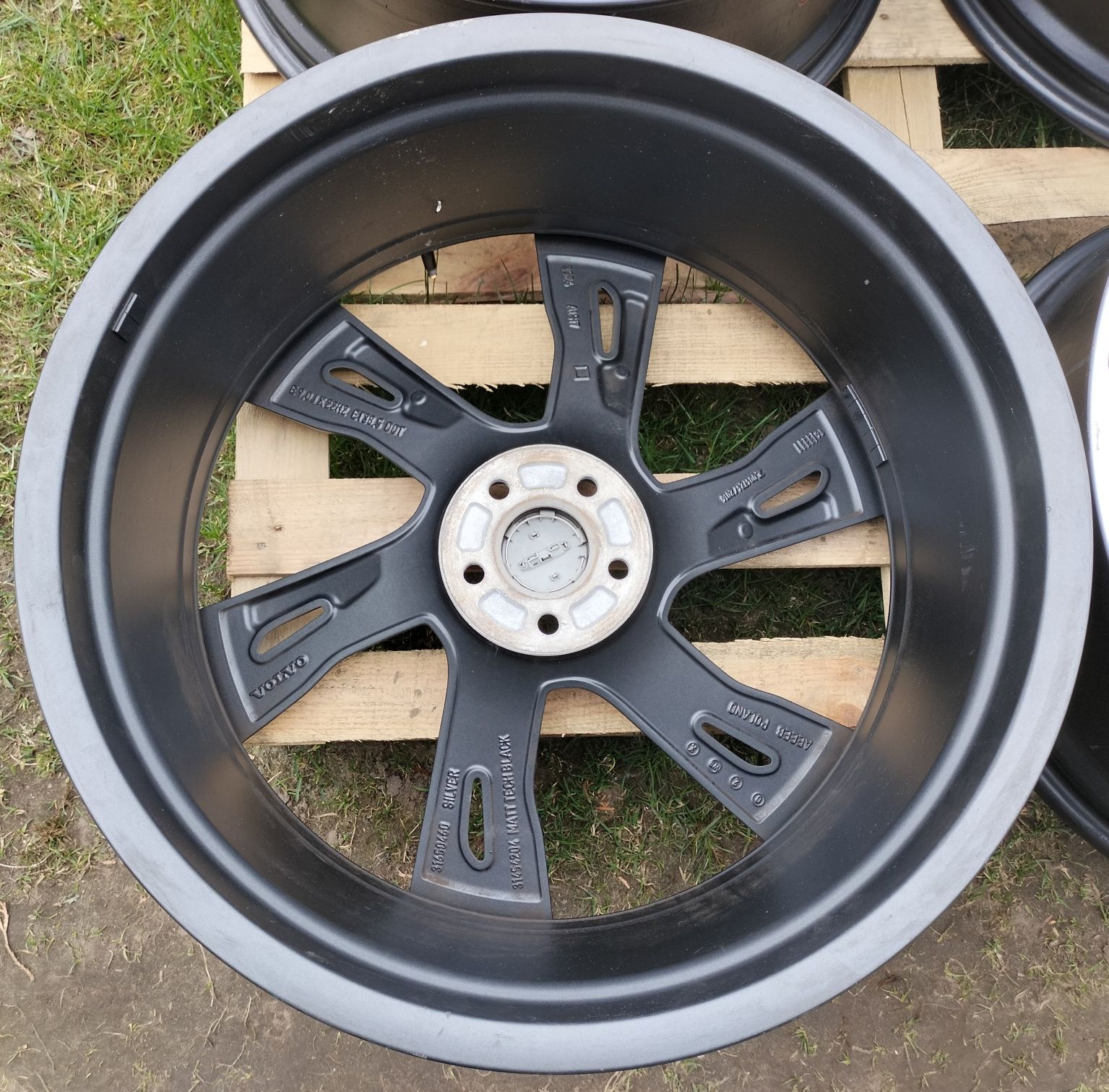 Felgi Oryginał Volvo R Design XC 60 XC90 V90 9Jx22 ET38,5 5x108