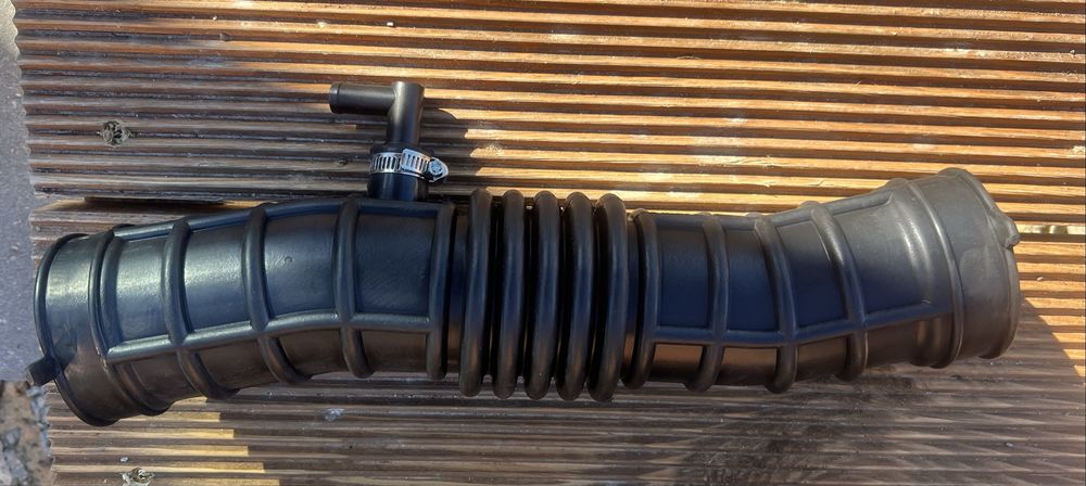 Rura Przewód dolot Nowy Filtra Nissan Juke 1.6  benzyna od 2007-