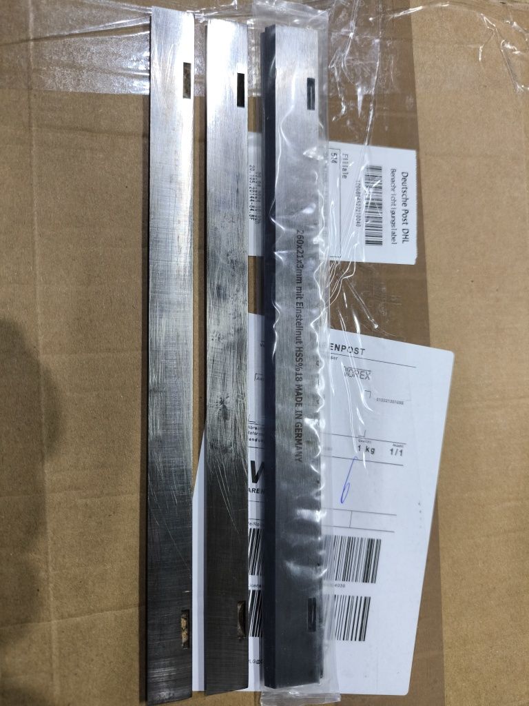 Продам пару ножів на фуганок-рейсмус Dewalt 27300. 260*21*3 мм