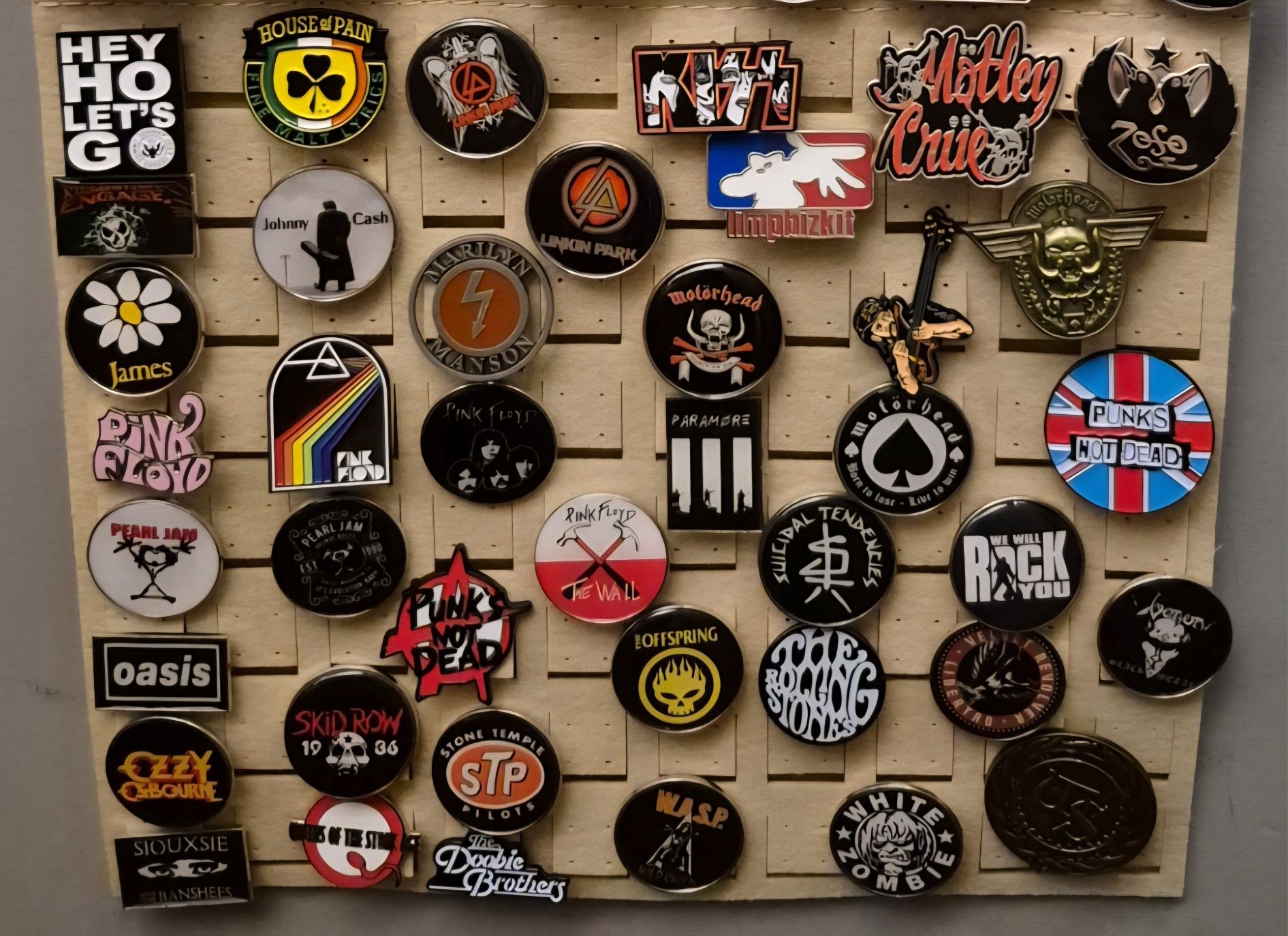 1/2 Pins de Bandas Rock Metal
