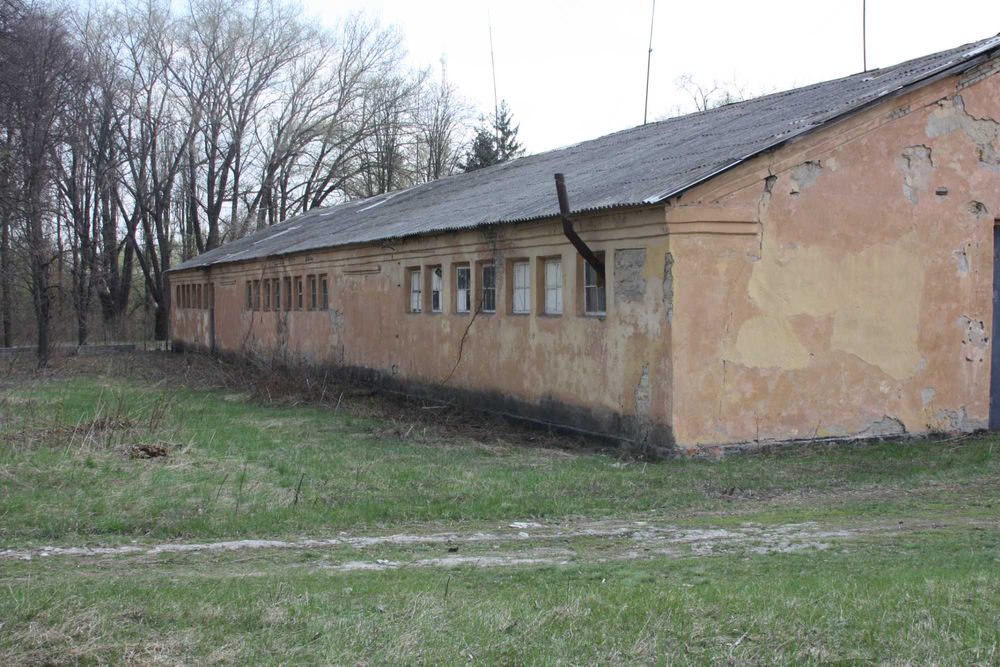 Продам чи Здам складське  приміщення  700 м/кв в місті Прилуки.