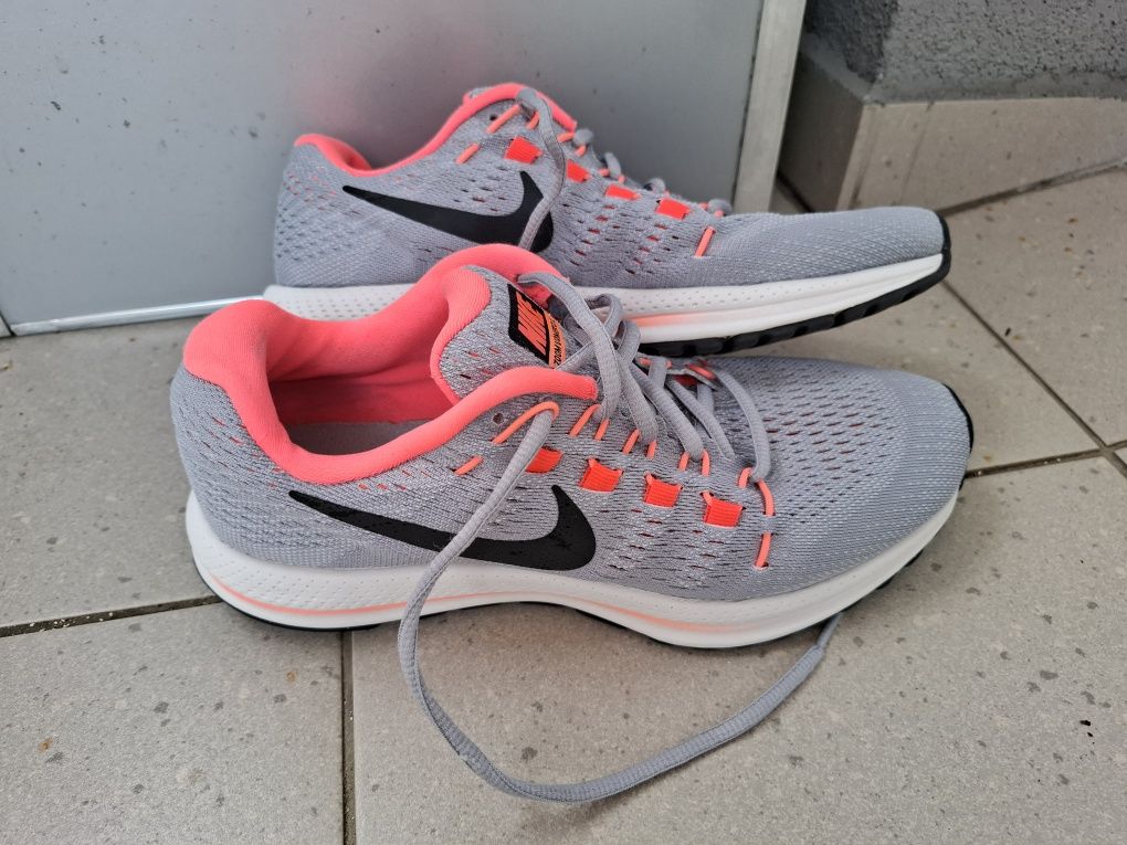Buty damskie sportowe Nike Zoom Vomero 12 rozm.38,5