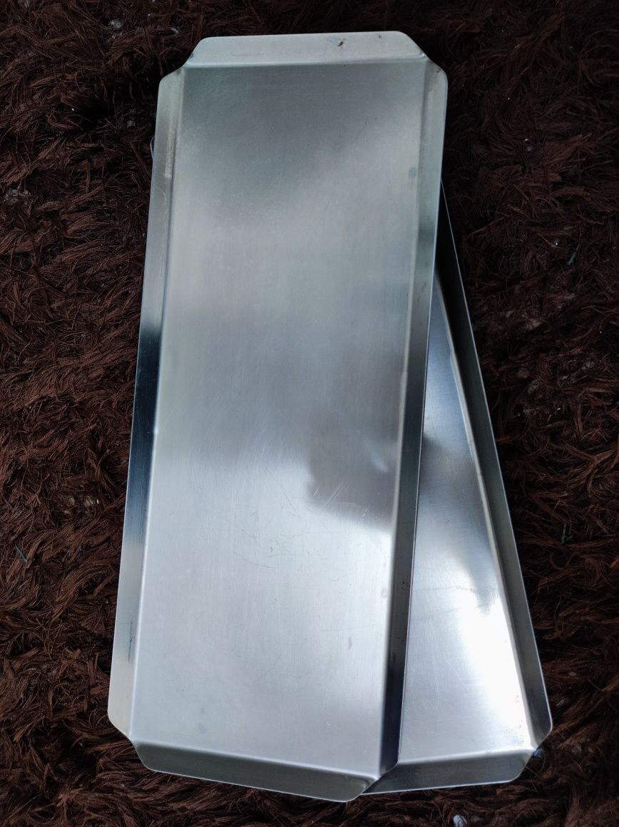Bandejas em inox com 38x15 cm