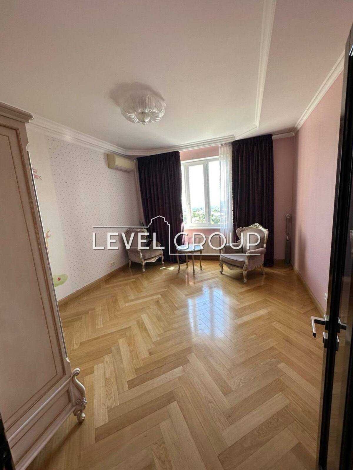 Продаж великої 3-к квартири з ремонтом 155м2,вул Князів Острозьких46/2