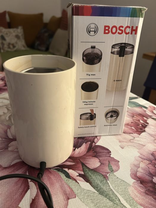BOSCH TSM6A017C młynek do kawy beżowy