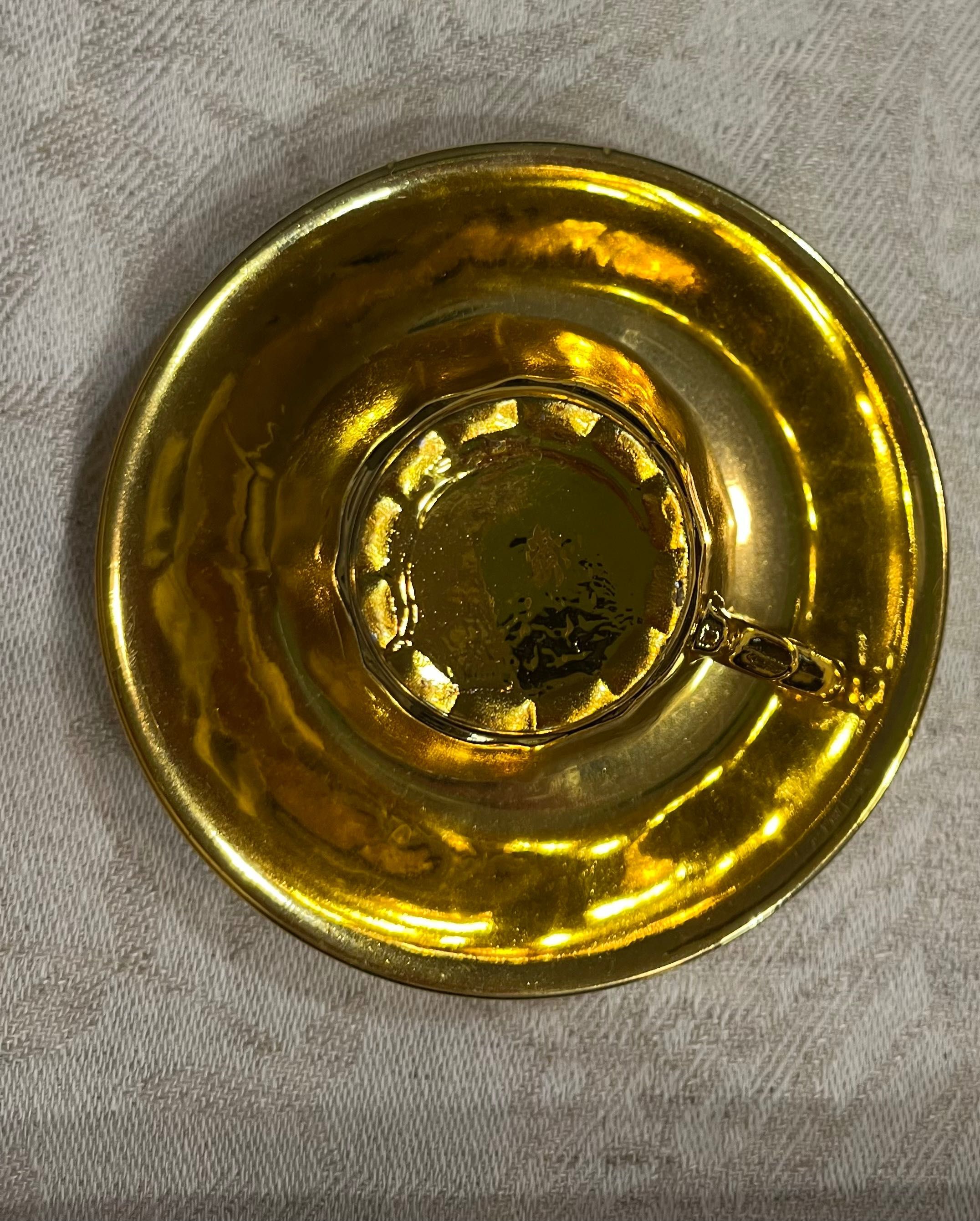 Serviço de Cha dourado
