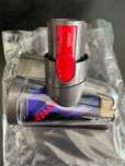 Dyson V15 - Nowa Mini elektroszczotka zapobiegająca plątaniu