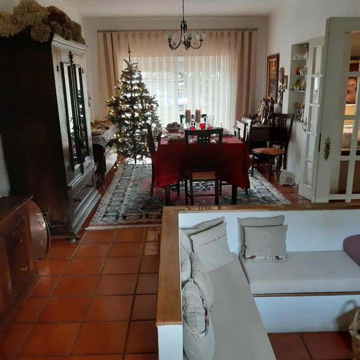 Moradia T3 c/ dois pisos e amplos jardins situada a 5 mn  da cidade vr