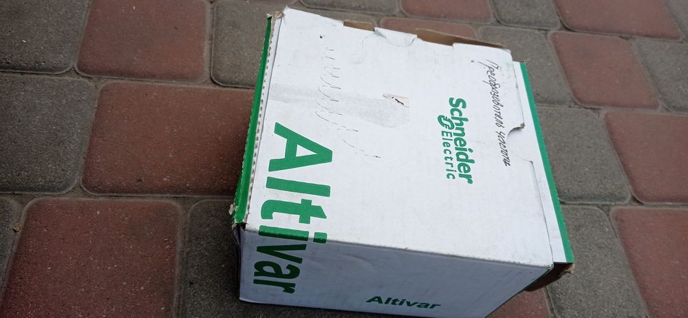 Перетворювач частоти ATV12HO37M2 ф1 0.37 kW 200-240V