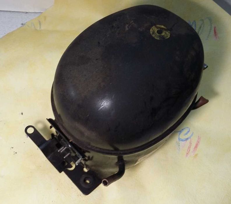 Embraco NEK2168GK Компрессор от холодильника.